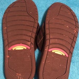 Black rainbows flip flops